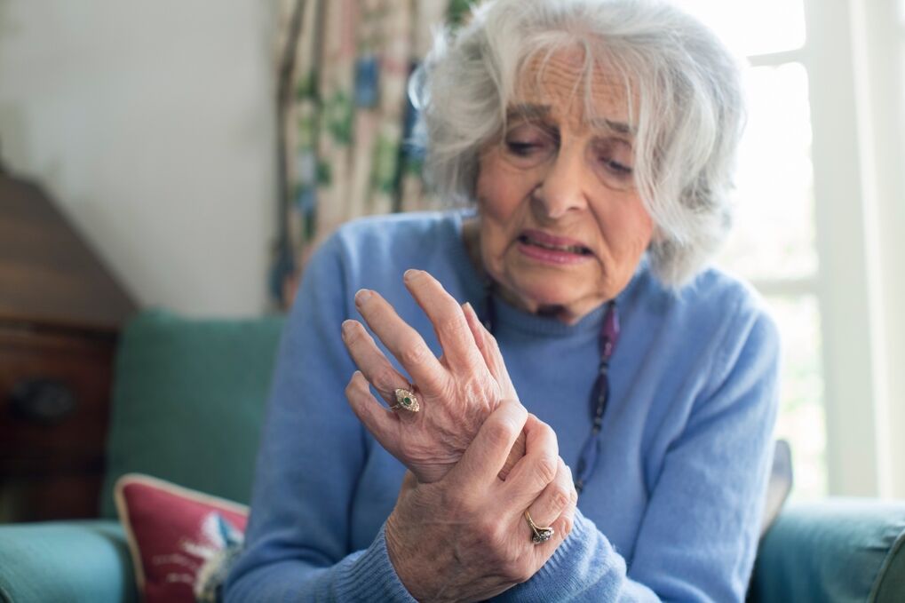 artróza kloubů rukou u starší ženy